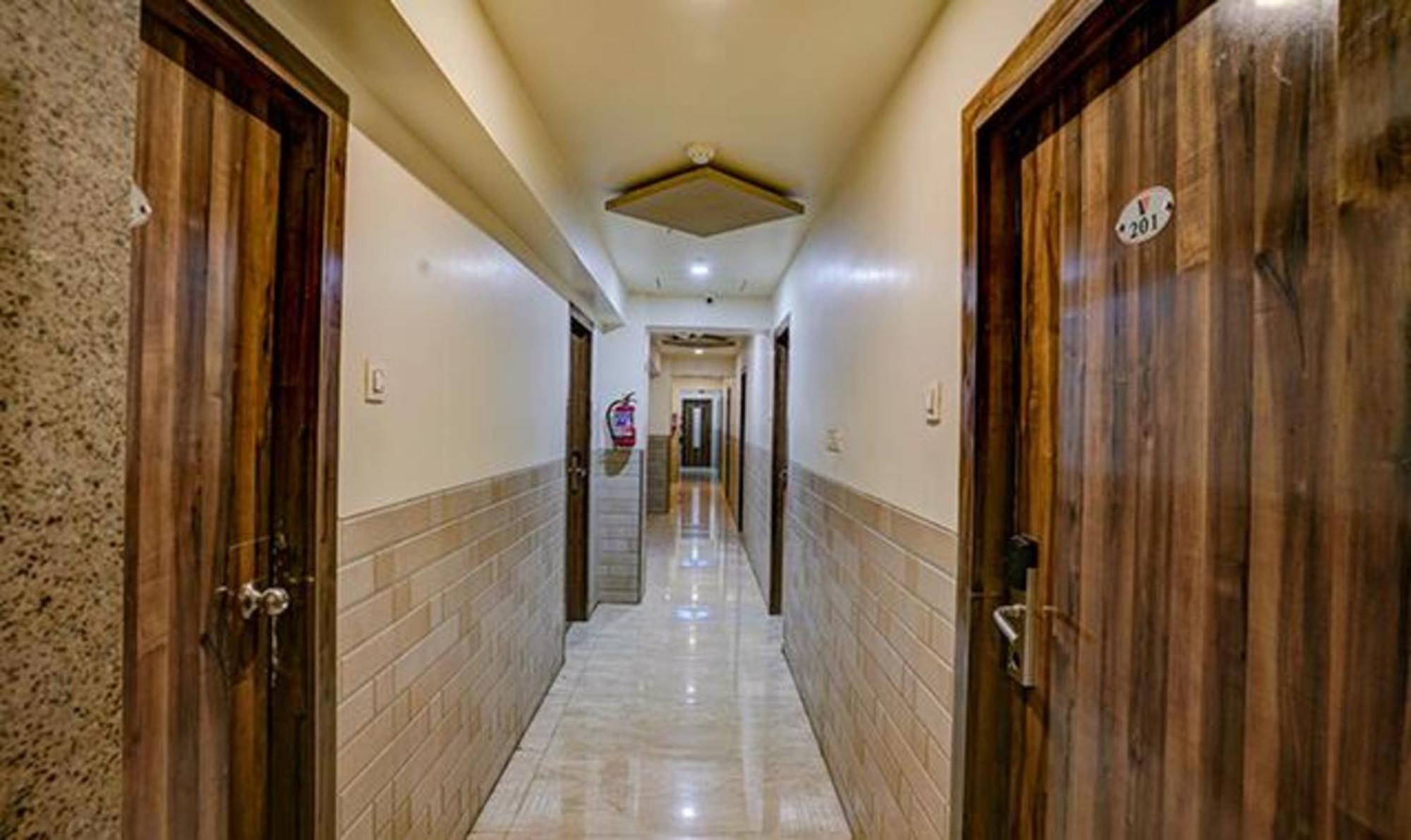 فندق Fabexpress Veera Residency مومباي المظهر الخارجي الصورة
